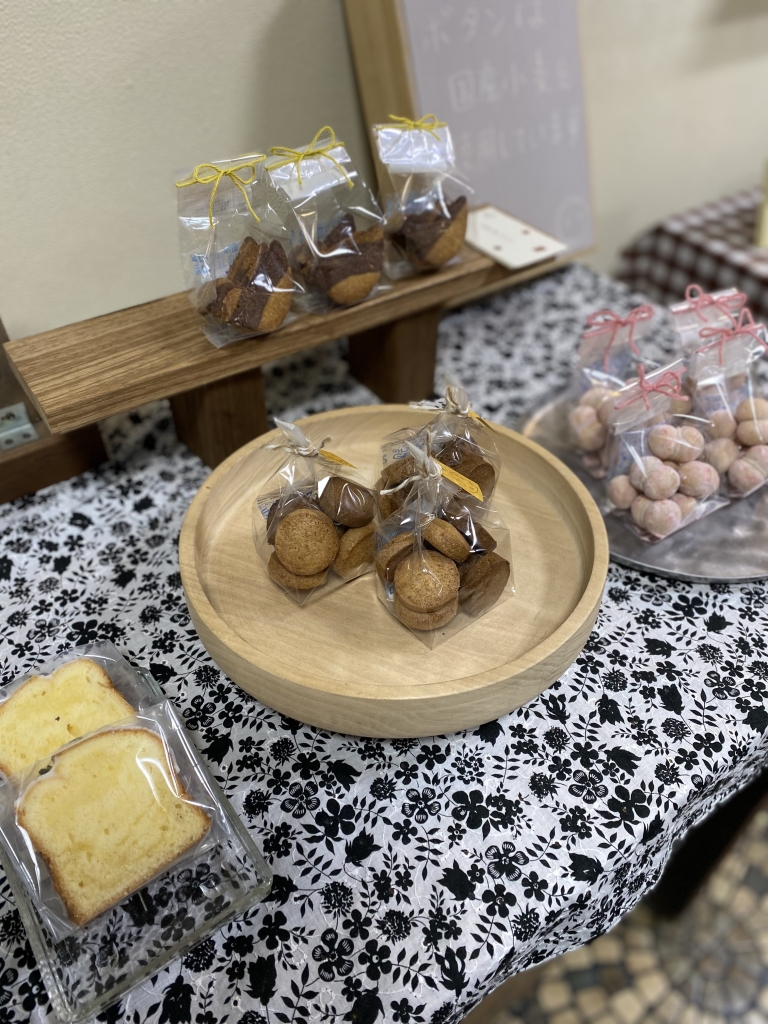 お菓子屋ボタン